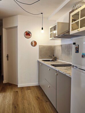 Fridge, microwave, stovetop, coffee/tea maker - La Casita, 2 min walk from the beach! (Santa Pola)
