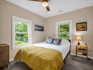 3 bedrooms, iron/ironing board, WiFi, bed sheets