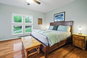 2 bedrooms, iron/ironing board, free WiFi - Overlook 180 degree views w/Peloton! (Wintergreen Resort)