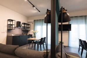 Smart TV - Oktò apartments Milazzo: Studio apartment with terrace (Milazzo)
