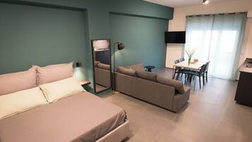 Bureau, fer et planche Ă repasser, Wi-Fi gratuit, draps fournis