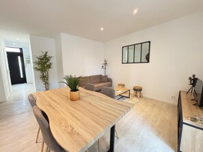 Interior - Le Bois d'Ebène un séjour chic et agréable (Roanne)