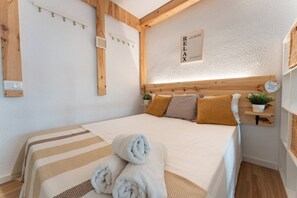 1 habitación, escritorio, tabla de planchar con plancha y wifi gratis 