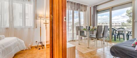 1 bedroom, desk, iron/ironing board, WiFi