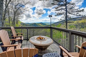 Property grounds - Epic Mtn Views/Near AVL/Deck/Firepit/Modern Cabin (Fairview)