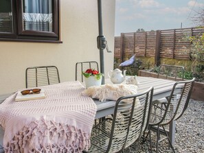 Outdoor dining - Blockley Lodge (Church Stretton)