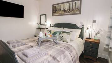 2 bedrooms, individually decorated, individually furnished, free WiFi