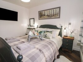 2 bedrooms, individually decorated, individually furnished, free WiFi