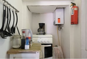 Private kitchen - Apartment in the heart of the Alfama district (Lisboa)