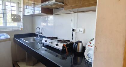 Cozy 2-bedroom apartment with AC,Furnished Living space & Fully Equipped Kitchen