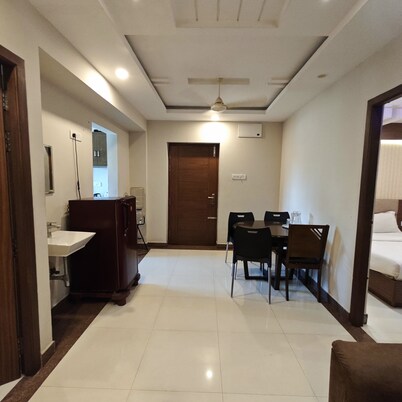 Cozy 2-bedroom apartment with AC,Furnished Living space & Fully Equipped Kitchen