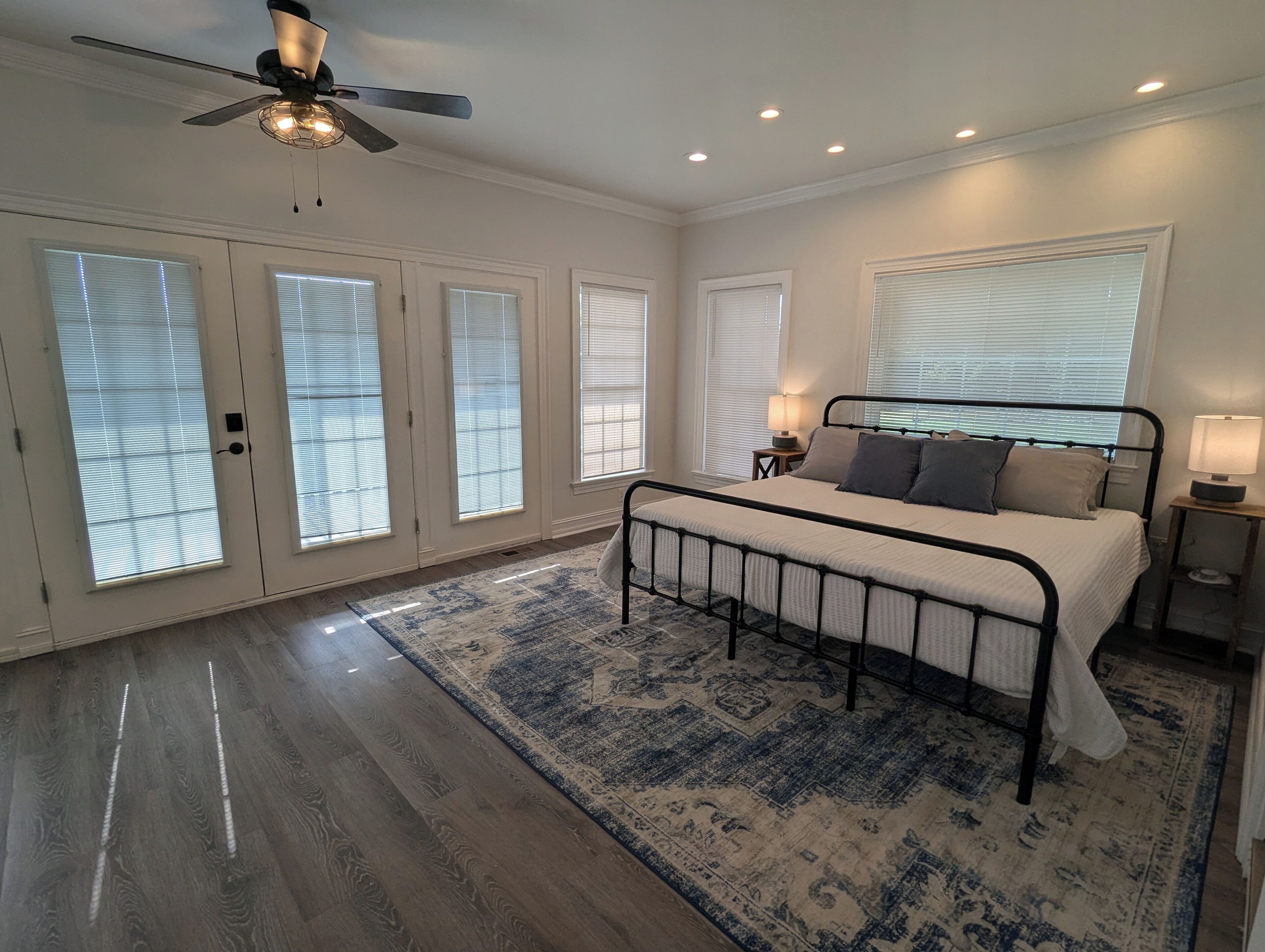 3 chambres, fer et planche à repasser, Wi-Fi, draps fournis