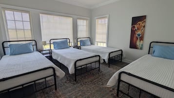 3 bedrooms, iron/ironing board, WiFi, bed sheets