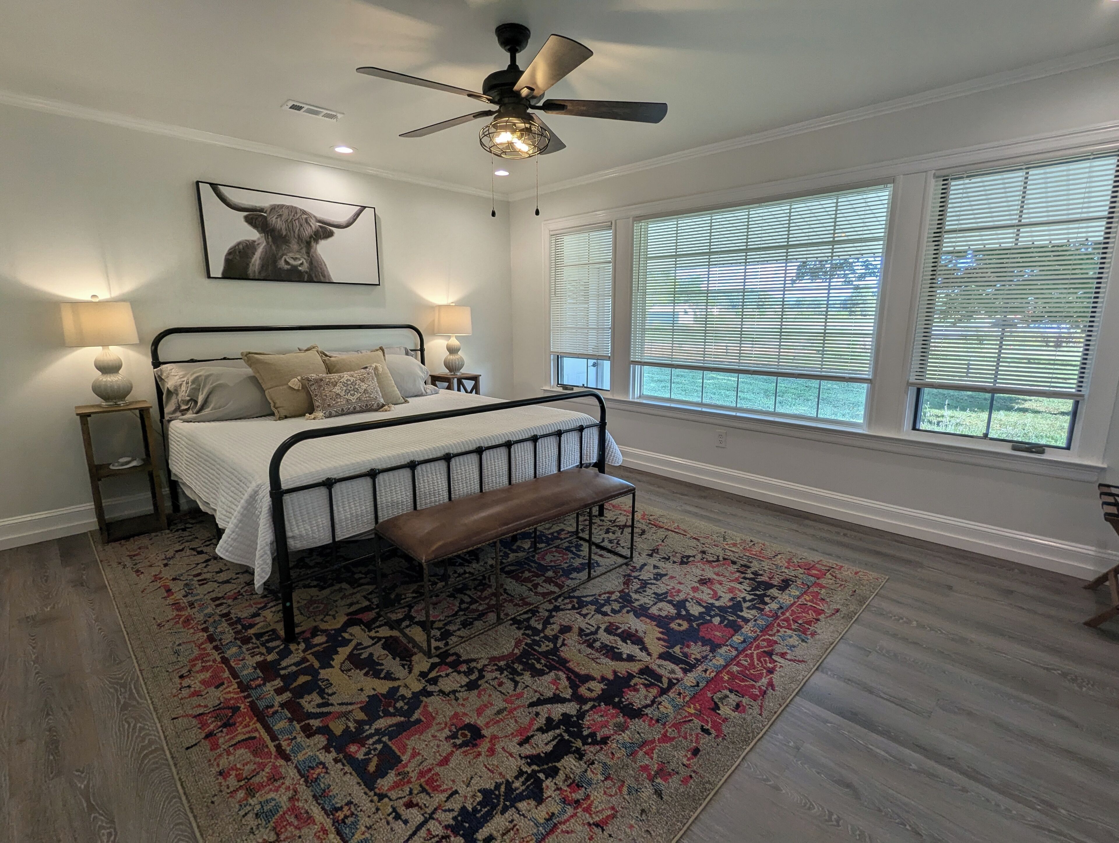 3 bedrooms, iron/ironing board, WiFi, bed sheets