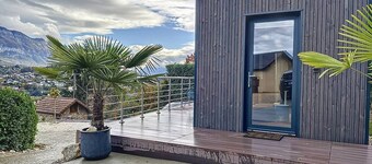 Tiny House in the hills above Aix Les Bains, 20 minutes from skiing and 10 minutes from the lake!