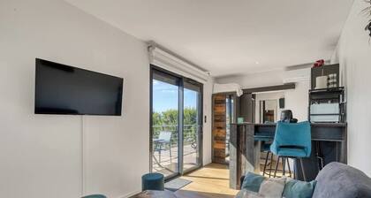 Tiny House in the hills above Aix Les Bains, 20 minutes from skiing and 10 minutes from the lake!