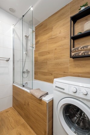 Comfort Studio, City View | Bathroom