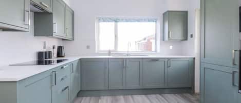 Astianpesukone, keittoastiat/astiat/ruokailuvälineet