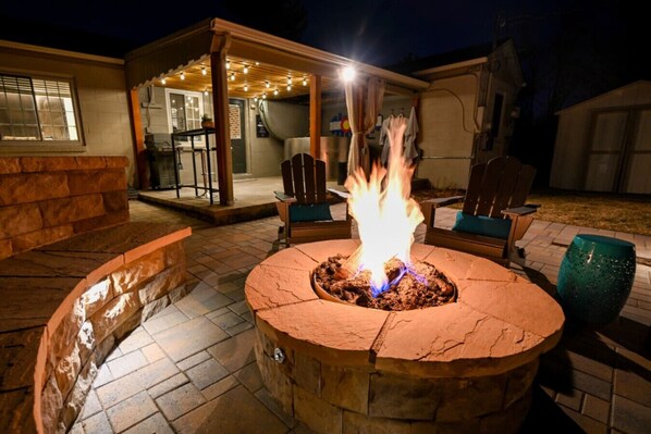 Terrace/patio - Central Charming Oasis - Hot Tub & Fire Pit (Denver)