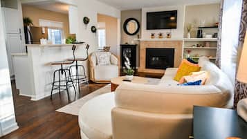 TV, fireplace, stereo