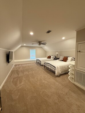 5 bedrooms, iron/ironing board, WiFi, bed sheets