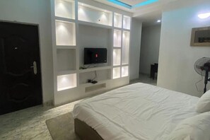 1 habitación, tabla de planchar con plancha y wifi