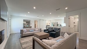 Smart TV, fireplace, stereo