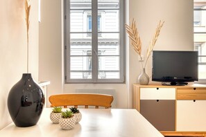 Interior - Le Martini -  Clim mobile - studio au Brotteaux – Métro B (Lyon)