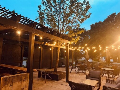 Spacious Room w/ Two Queen Beds