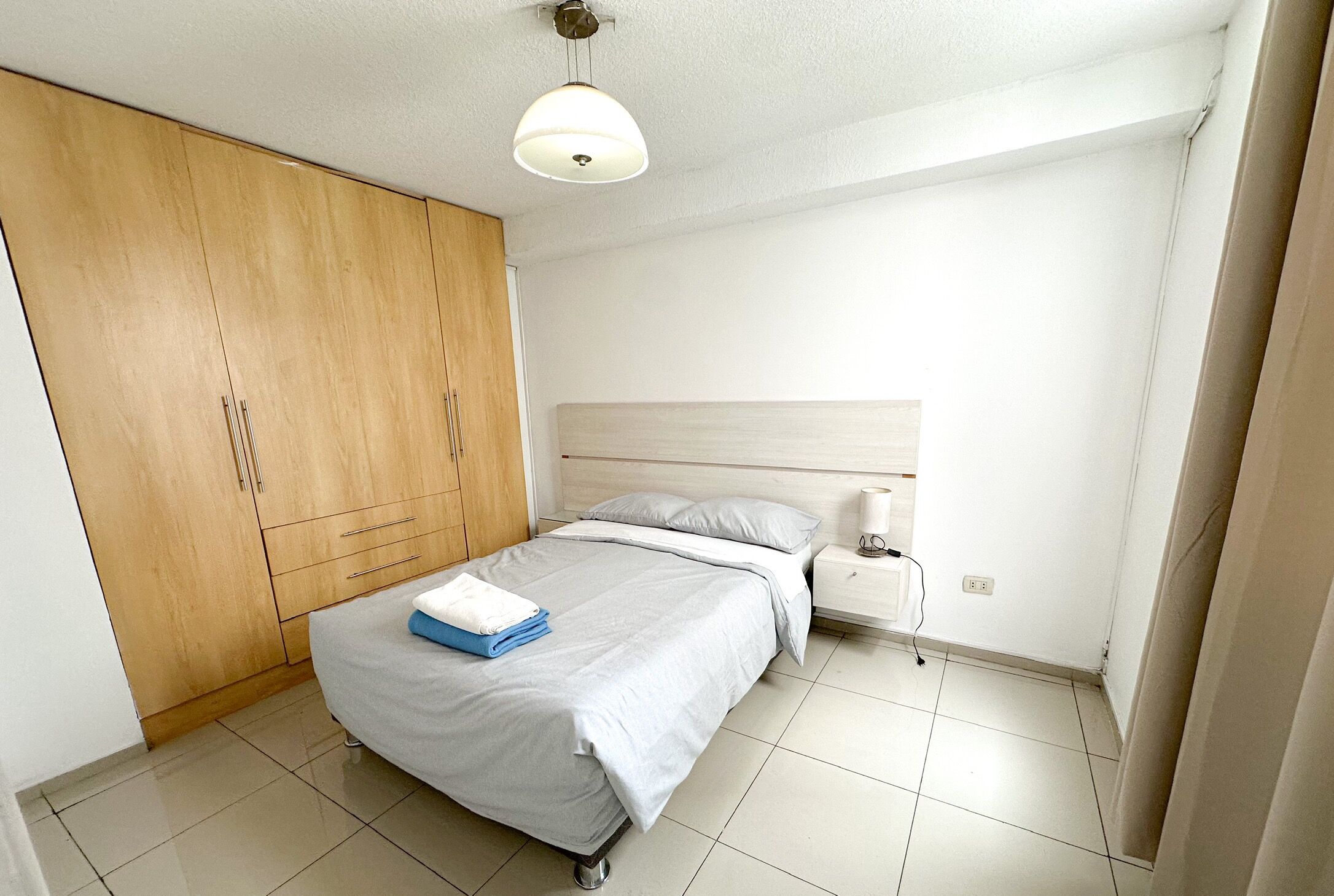 3 slaapkamers, een strijkplank/strijkijzer, wifi, beddengoed