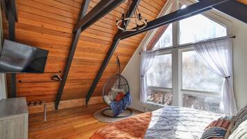 3 bedrooms, desk, iron/ironing board, travel crib