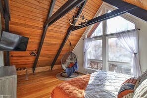 3 bedrooms, desk, iron/ironing board, travel cot