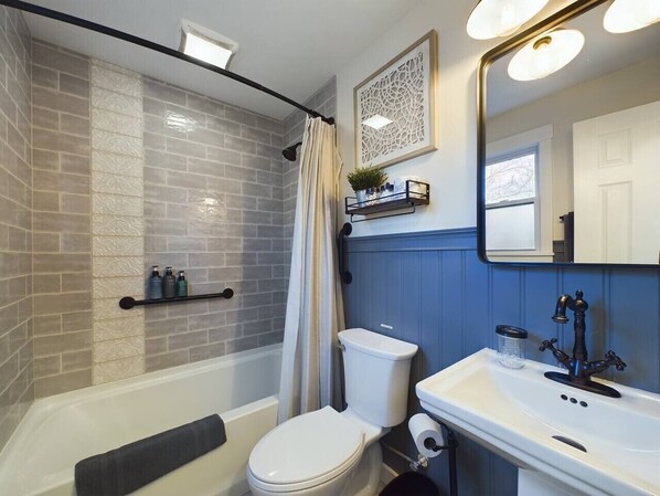 A bathroom with a shower, toilet, sink, and a mirror. - Bear Den ~Luxury Chalet ~HotTub (Coolbaugh Township)