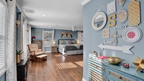 5 bedrooms, desk, free WiFi, bed sheets