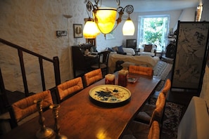Dining - Dione House by GHH (Idra)