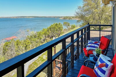Luxe Lake Granbury Retreat: Dock, Deck & Game Room