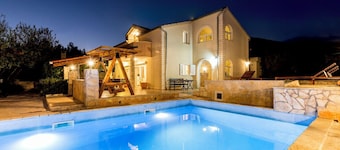 4-bedroom villa with swimming pool, set in nature. Relax and unwind