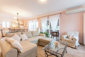 Smart TV, fireplace, video games, DVD player