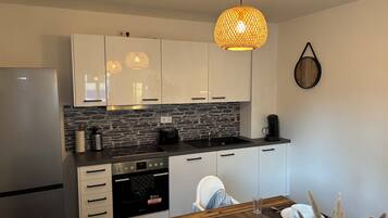 Kühlschrank, Ofen, Herdplatte, Geschirrspüler