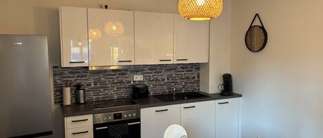 Fridge, oven, stovetop, dishwasher