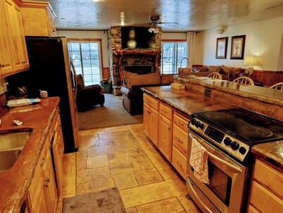 Charming 3-bedroom house located at the mouth of Santaquin Canyon. Amazing views