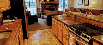 Charming 3-bedroom house located at the mouth of Santaquin Canyon. Amazing views