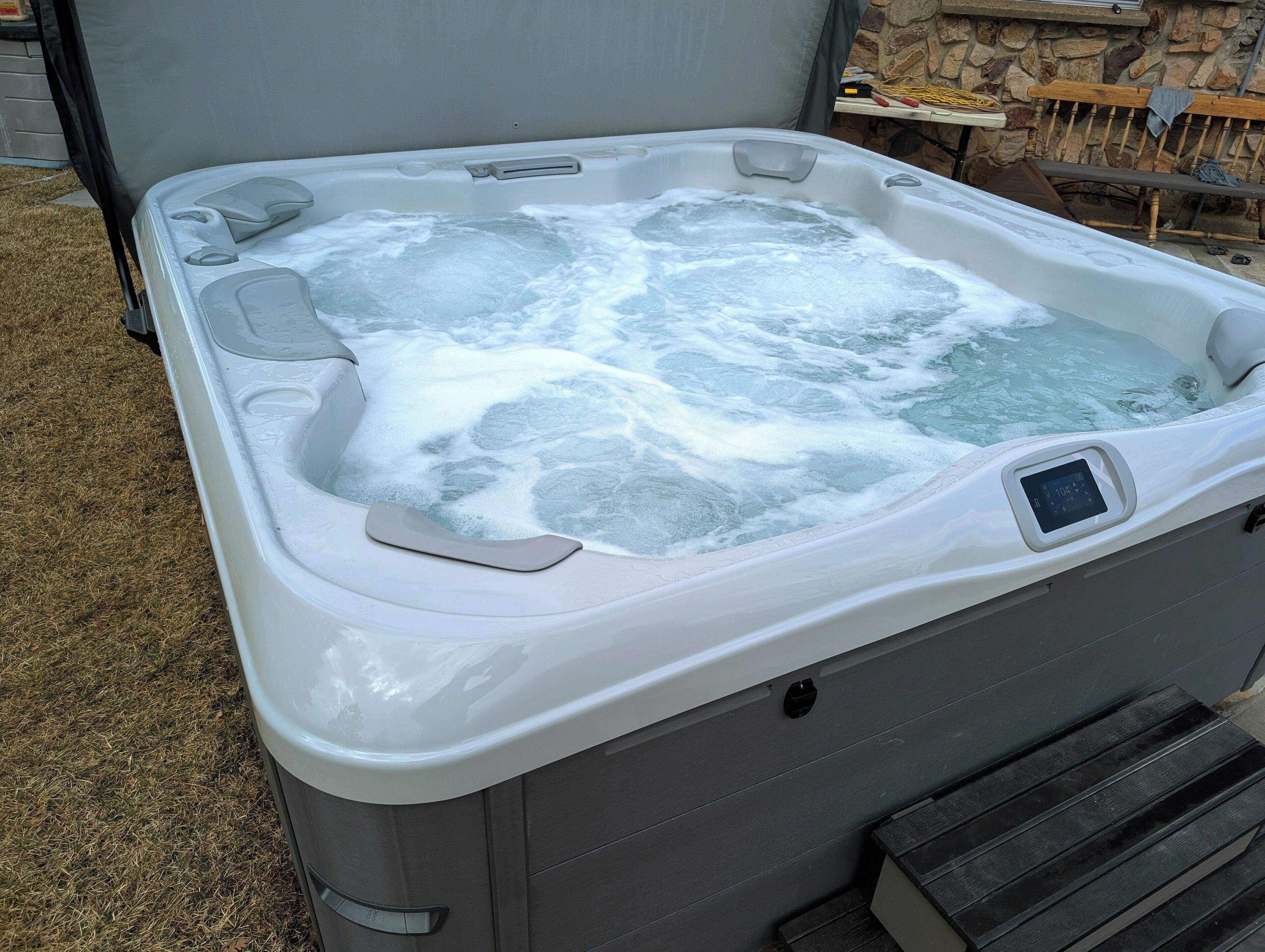 Outdoor spa tub