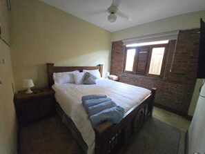 1 slaapkamer, een strijkplank/strijkijzer, wifi