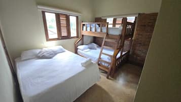 1 habitación, tabla de planchar con plancha y wifi