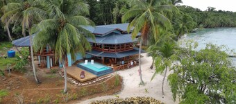 King Suites Ocean View Sand Level