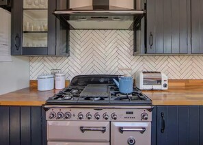 Maison | Cuisine privée | Réfrigérateur, micro-ondes, four, plaque de cuisson