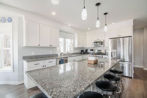 雪櫃、微波爐、焗爐、爐具