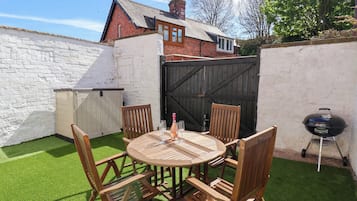 Cottage | Outdoor dining