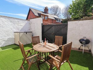 Cottage | Outdoor dining - 43 Springvale (Whitby)